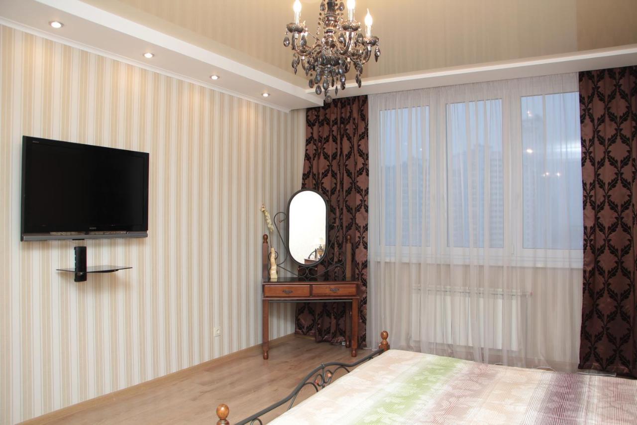 Panoramic View Lux Apartment On Metro Osokorky Kiew Exterior foto